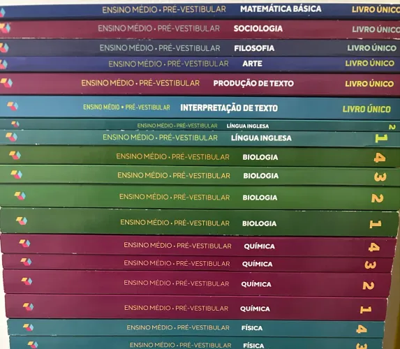 Livros didáticos- pré vestibular (POLIEDRO) praticamente novos