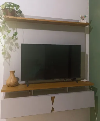 Painel para TV até 55" Ímola Off White Perolizado / Tauari