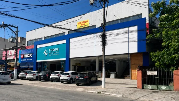 Ponto comercial de 194m² ( com pé direito duplo ) - ideal para operação de grande porte.