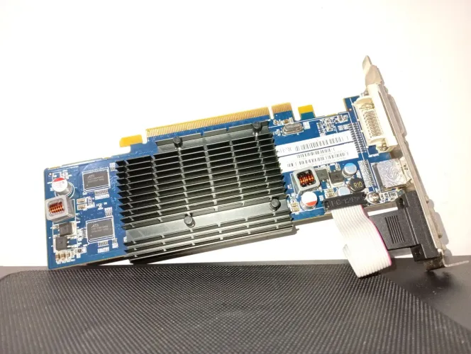 placa de vídeo AMD Radeon HD 5450 da marca Sapphire