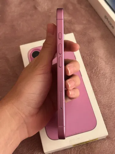 Vendo aparelho celular . Ifhone 16 com 12giga , parcelo no cartão 3800 em até