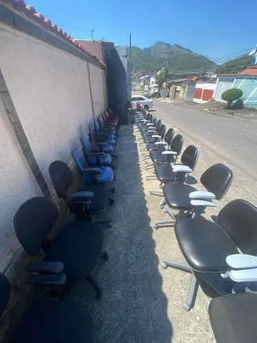 Diversas cadeiras de escritório seminovas