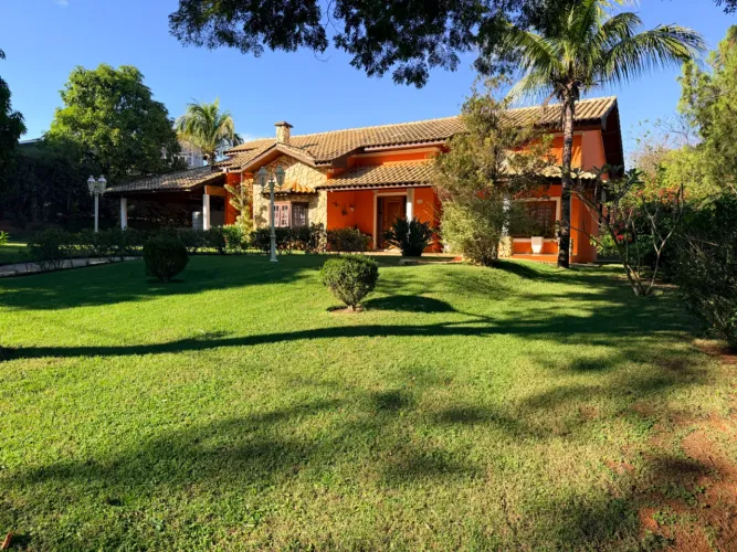 Casa no condomínio Haras Paineiras para venda com 4 quartos, sendo 1 suíte, 403m²