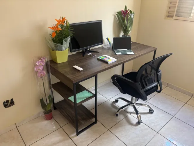 Mesa de escritório em ótimo estado - Como nova