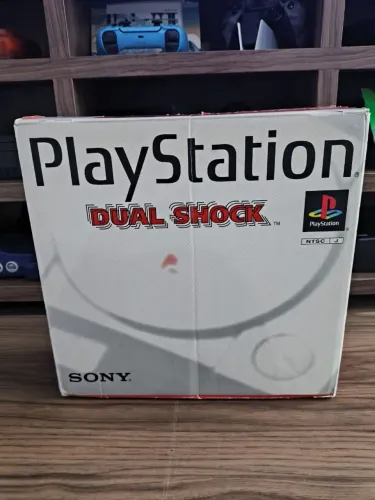 Playstation japonês em ótimo estado 