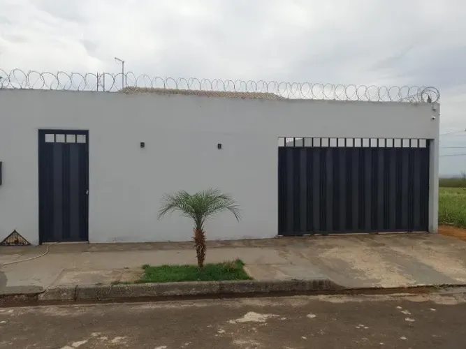 OPORTUNIDADE CASA EM BAIRRO NOBRE DE ARAGUARI - AGIO OU QUITADA