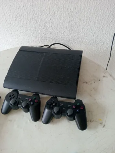 PS3 desbloqueado com 2 controles 
