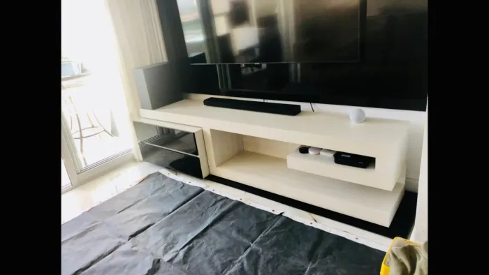 Painel de TV com rack e gavetas
