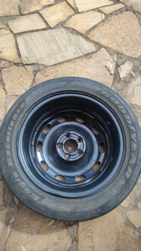 Roda e pneu Goodyear aro 15
