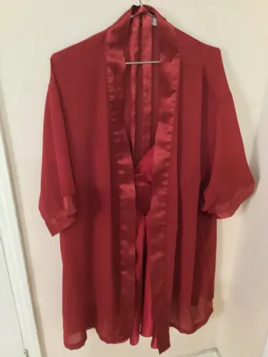 CAMISOLA COM PEGNOIR 2 PEÇAS VERMELHO OU ROBE TAMANHO MÉDIO