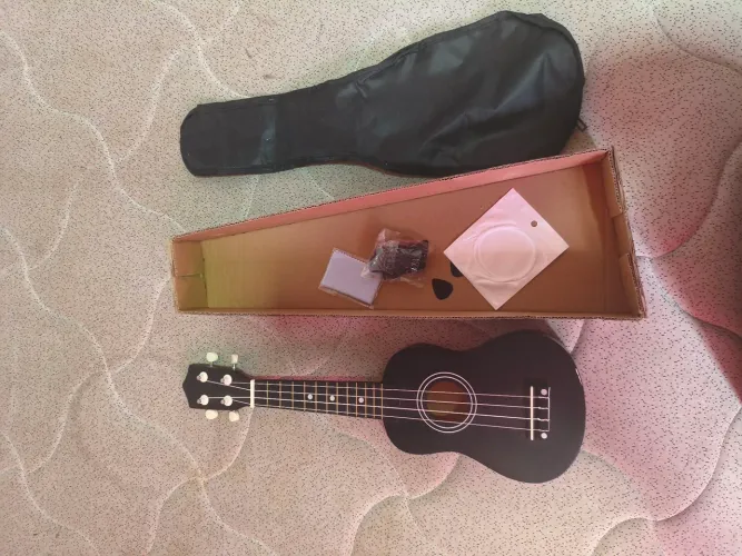 VENDO UKULELE SEMINOVO(POUCO USADO)