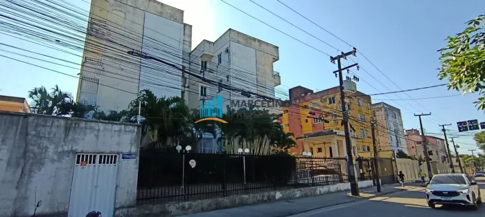 Apartamento com 3 dormitórios para alugar, 70 m² por R$ 2.160/mês - Messejana - Fortaleza/