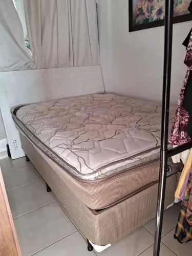 Cama queen + Cabeceira de madeira