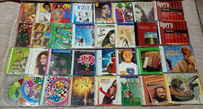 Kit com 32 CDs Usados Variados