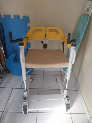 Cadeira de transferência com elevação para pacientes acamados 