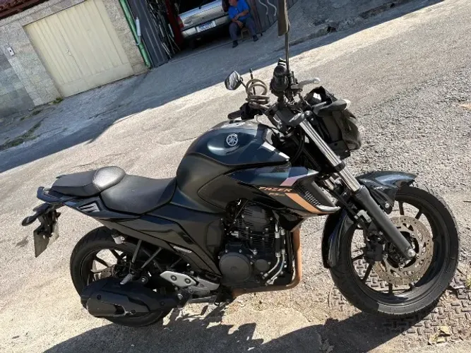 Fazer 250cc 2023.
