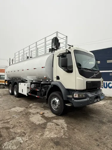 Volvo Vm 330 2021 6x4 traçado comboio abastecedor tanque 
