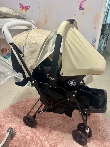 Carrinho de bebe + bb conforto(nunca usados) 
