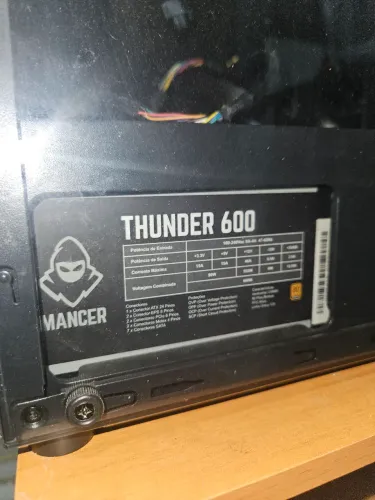 Gabinete com 5 fans e fonte 600w 80 plus