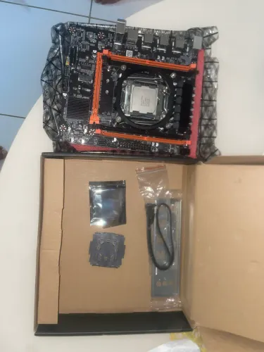 Placa mãe xeon e processador novo lacrado !
