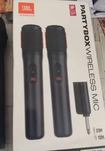 Combo,30 cadeiras Tramontina,1 caixa de som Bluetooth,1 par de microfone JBL tudo 2.500 .