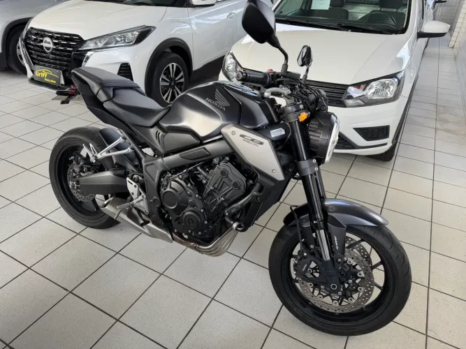 Honda CB 650R (2.800km) 24/24 Novíssima 