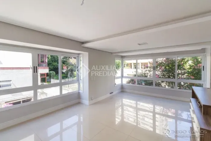 Apartamento excelente com 100m2, no Rio Branco, com área externa e 2 vagas