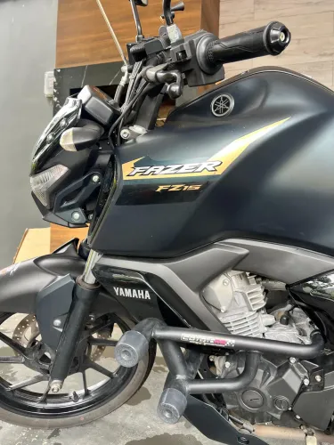VENDO MOTO NOVÍSSIMA, 3MIL KM RODADOS, ÚNICA DONA