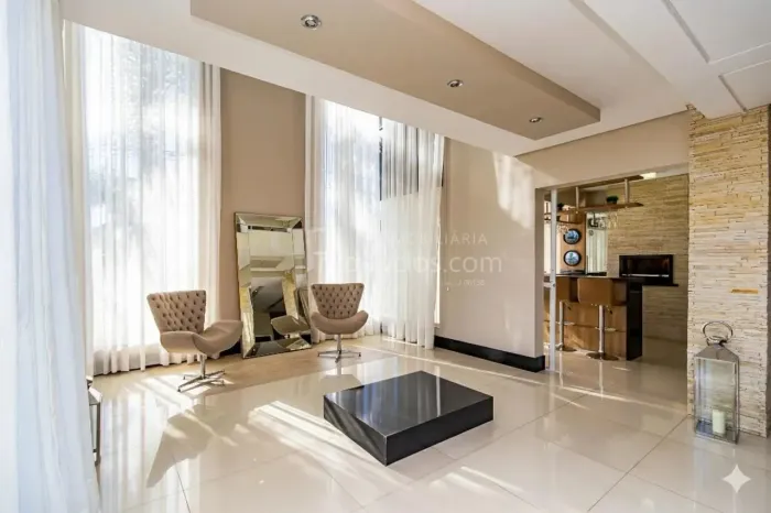Casa no Condomínio Pinewoods, Pinhais 320m , 4Q 2 Suítes | Vista Lago e Design Moderno