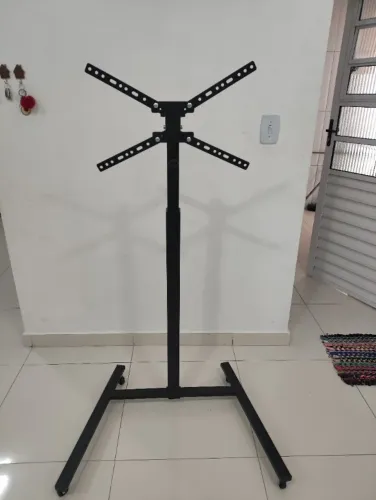 Suporte Pedestal Vitrine p/ Show TV - Suportaço cor Preto. De 32 a 70 polegadas.