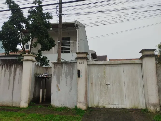 Excelente sobrado em condomínio fechado em Santa Felicidade!!!