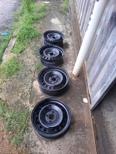 VENDO 4 RODAS ARO 15 DE FERRO DA RENAULT EM PERFEITO ESTADO DE CONSERVAÇÃO. 600,00
