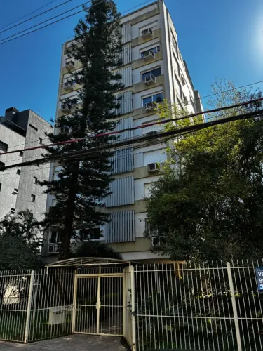 Apto Amplo e Reformado na Av. Bagé 3 Dorms(1 Suíte) Privacidade e Excelente Ventilação
