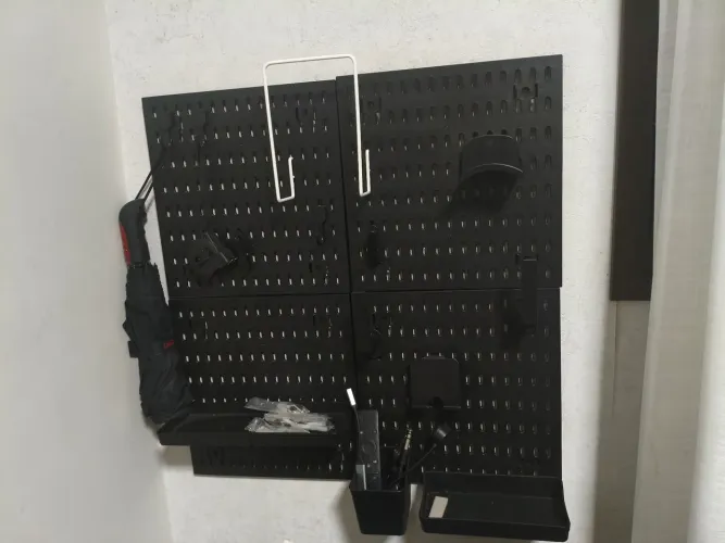 Prateleira Pegboard 4 placas 30x30 com acessórios