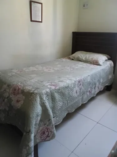 Cama de madeira solteiro