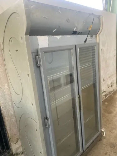 Expositor Refrigerado vertical  2. portas de vidro 
