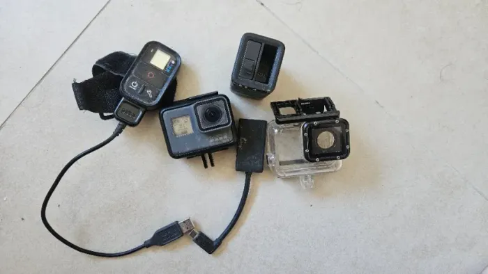 Go Pro Hero 5 Black + Adptador microfone + Controle remoto
