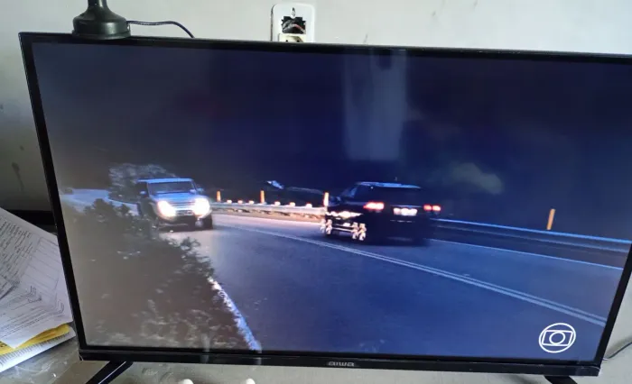 Tv 32 ,menos de 1 mês de uso ,com nota fiscal,funcionando perfeitamente.