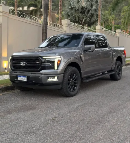 Ford F-150 Lariat Black 4X4 5.0 V8 2024