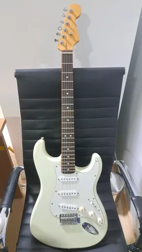 Guitarra Fender Squier Califórnia com upgrades 