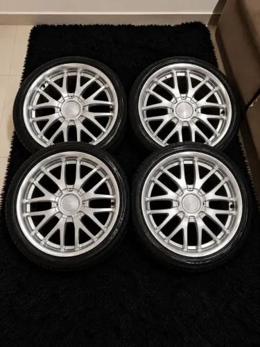 Rodas Aro 20 multifuracao serve em varios carros diferentes e 4 pneus novos