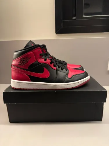 Air Jordan 1 Mid Banned (2020)
