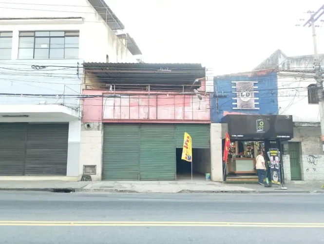 Loja Barro Vermelho Proximo a Praca