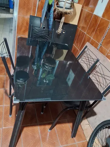 MESA TAMPO DE VIDRO PRETO 4 CADEIRAS