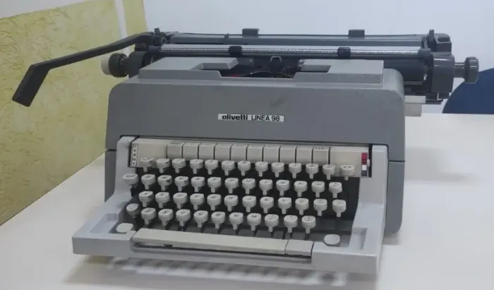 Máquina de Escrever Olivetti Linea 98