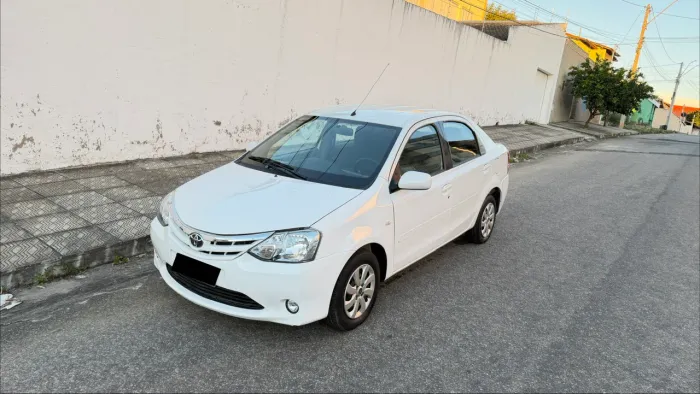 Toyota Etios XS Sedan 1.5 Flex 16V 4P Mec. 2013