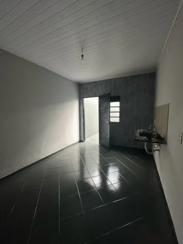 Alugo casa de 1 quarto no bairro tarumã em varzea grande