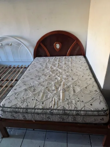 Cama casal madeira com colchão 