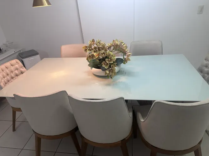 MESA DE JANTAR 8 CADEIRAS 