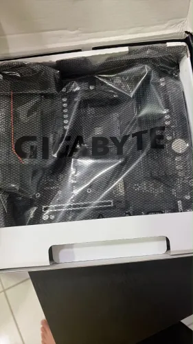 Placa mãe b550M NUNCA USADA